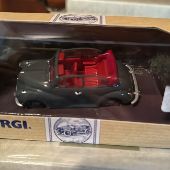 CORGI SET OF TWO MORRIS MINOR CONVERTIBLES…NEW IN BOXES…WELL MADE!!! - Picture 2 of 6